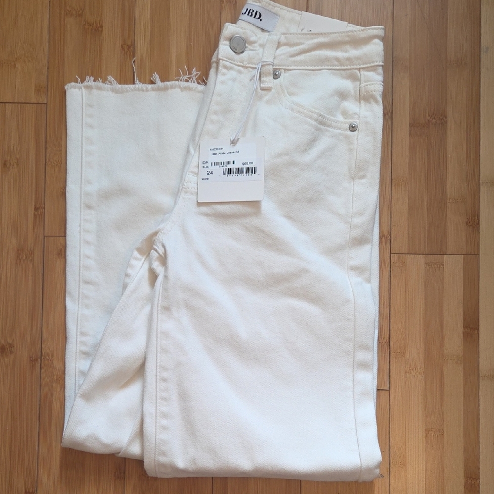 Women's Off-White Cropped Jeans